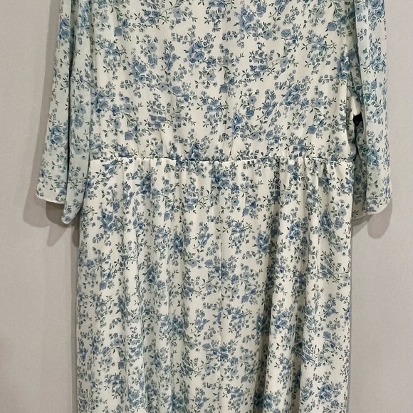 Vintage-Inspired Blue Floral Midi Dress - Picture 4 of 6